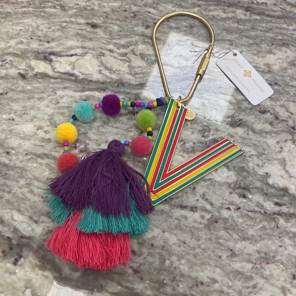 Pom Initial Keychain - V - Picture 2 of 2